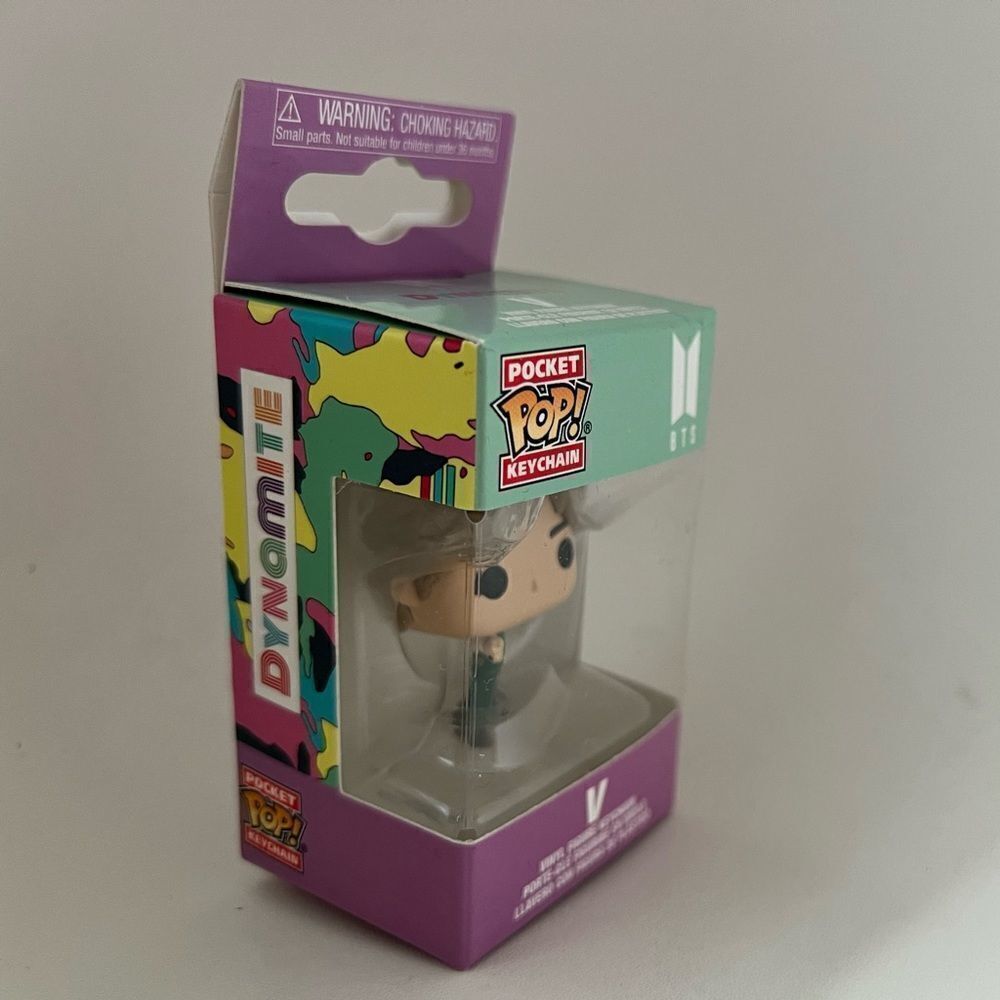Funko Pop Dynamite BTS V Keychain - Picture 2 of 3